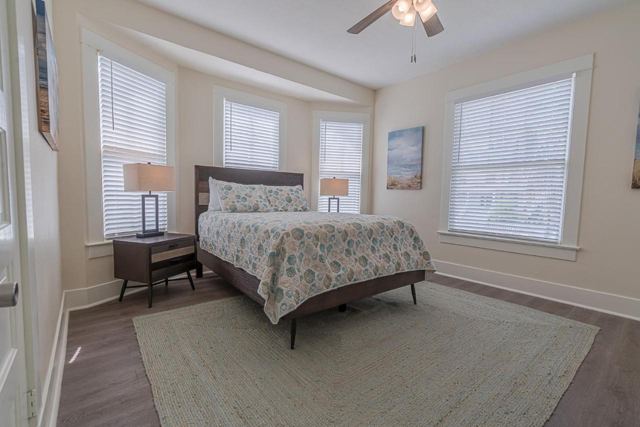 Uptown Cottage Newly Updated Home Near The Strand Galveston Harbor And Utmb Exteriör bild