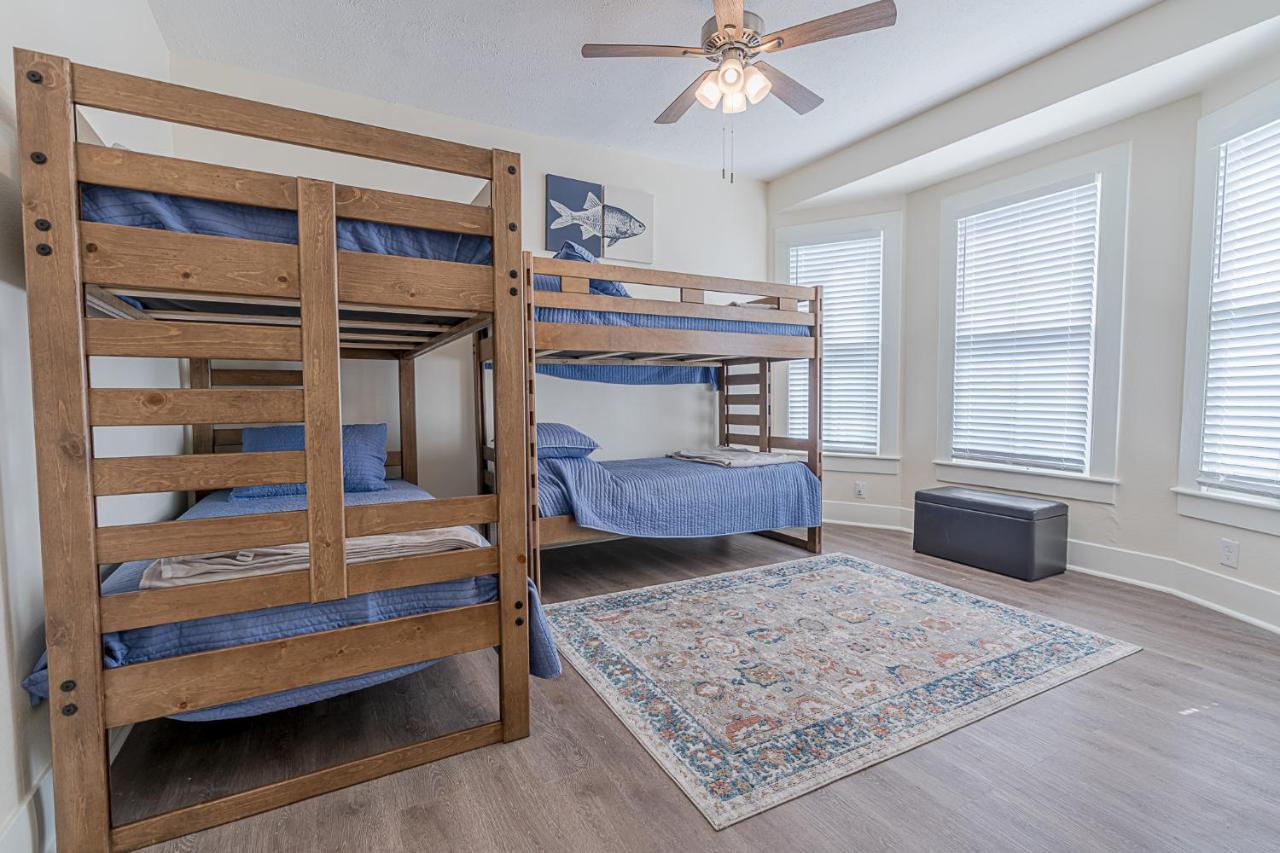 Uptown Cottage Newly Updated Home Near The Strand Galveston Harbor And Utmb Exteriör bild