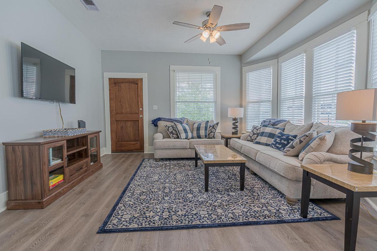 Uptown Cottage Newly Updated Home Near The Strand Galveston Harbor And Utmb Exteriör bild